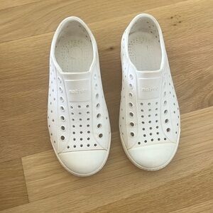 Native shoes, Jefferson style, white, size C12